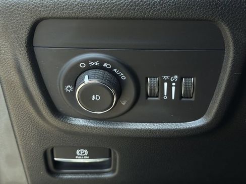 Used 2025 Jeep Grand Cherokee Limited w/ Black Appearance Package AWD/4WD image 23