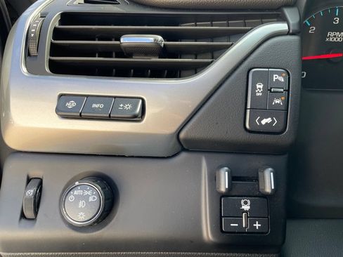 Used 2019 Chevrolet Tahoe Premier RWD image 16