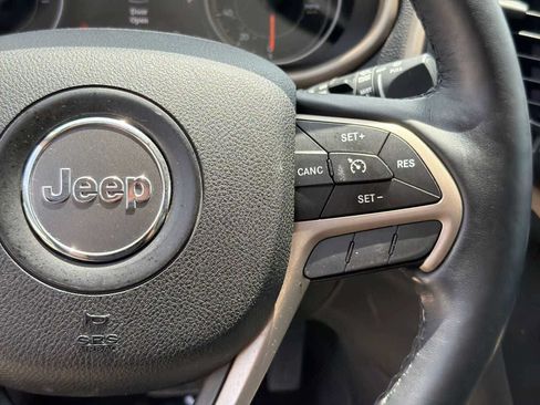 Used 2017 Jeep Cherokee Limited AWD/4WD image 21