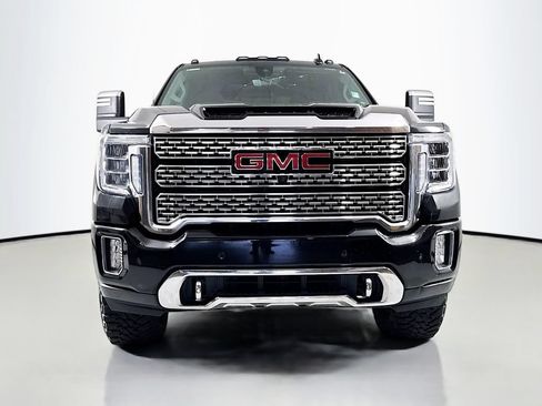 Used 2022 GMC Sierra 3500 Denali w/ Denali Black Diamond Edition AWD/4WD image 2