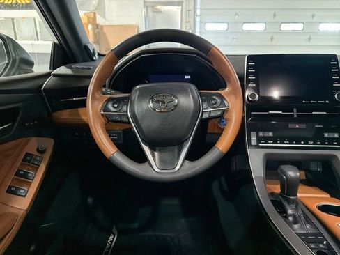 Used 2021 Toyota Avalon Limited image 14