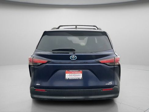 Used 2022 Toyota Sienna LE w/ LE Plus Package image 5