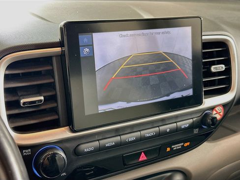 Used 2025 Hyundai Venue SEL FWD image 19