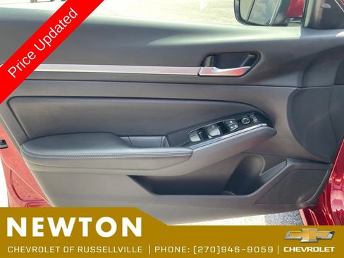 Used 2025 Nissan Altima 2.5 SL AWD/4WD image 6