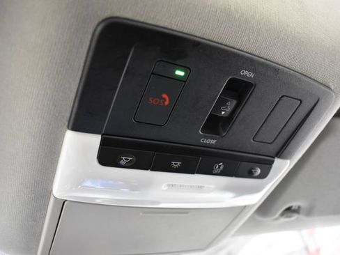 Used 2025 Nissan Sentra SR w/ SR Premium Package FWD image 39
