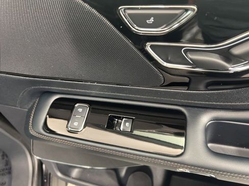 Certified 2025 Lincoln Aviator AWD image 29