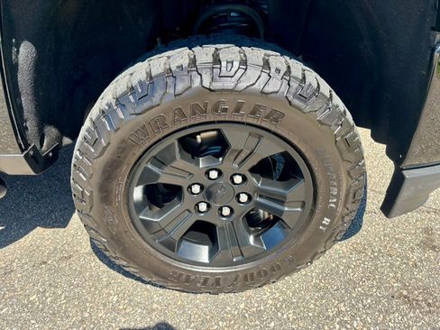 Used 2017 Chevrolet Silverado 1500 LTZ Z71 w/ LTZ Plus Package AWD/4WD image 36