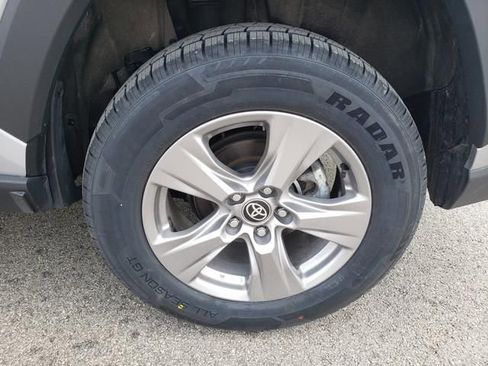 Used 2025 Toyota RAV4 XLE image 27