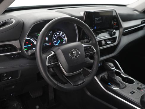 Used 2025 Toyota Highlander XLE AWD/4WD image 22