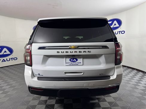 Used 2023 Chevrolet Suburban LT image 4