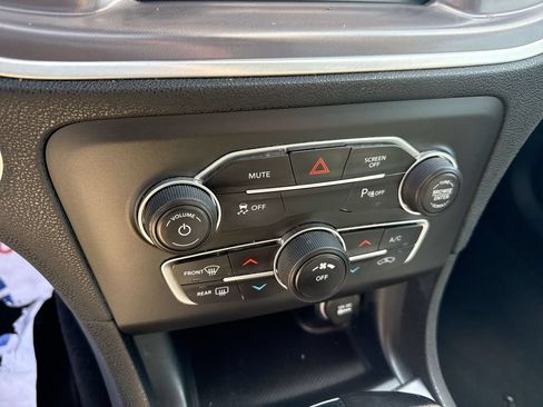Used 2021 Dodge Charger SXT w/ Leather Interior Group RWD image 19