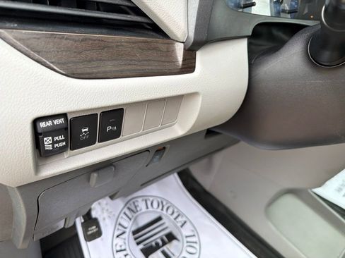 Used 2019 Toyota Sienna XLE w/ XLE Navigation Package FWD image 12