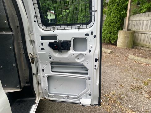 Used 2015 Chevrolet Express 2500 RWD image 20