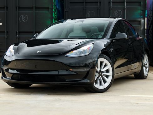 Used 2023 Tesla Model 3 Standard Range RWD image 1