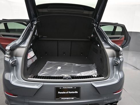 New 2026 Porsche Cayenne GTS image 23