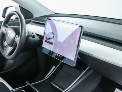 Used 2020 Tesla Model Y Long Range AWD/4WD image 23