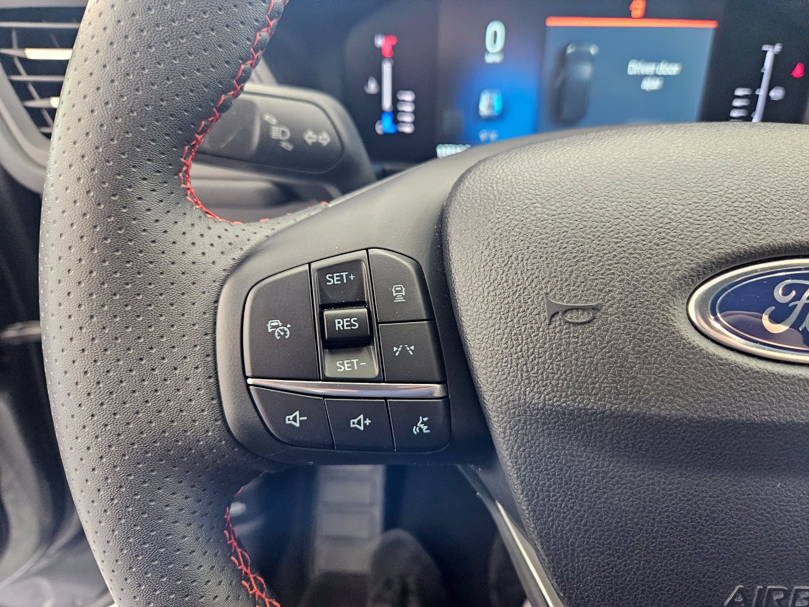 Used 2024 Ford Escape ST-Line w/ Tech Pack #1 FWD image 18
