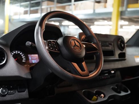 Used 2023 Mercedes-Benz Sprinter 2500 image 14