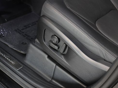 Used 2024 Land Rover Defender 110 X-Dynamic SE image 33