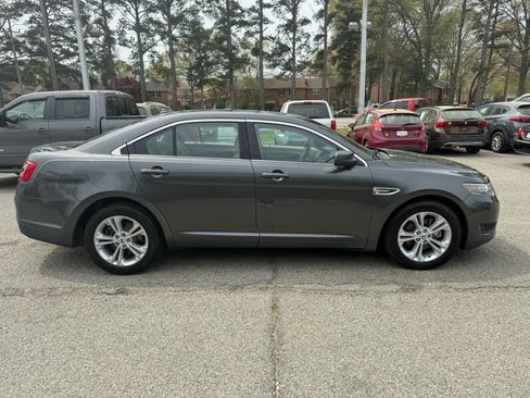 Used 2016 Ford Taurus SE image 11