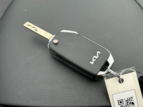 Used 2023 Kia Soul LX image 29