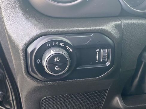 Used 2023 Jeep Gladiator Sport image 18