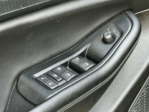 Used 2023 Jeep Grand Cherokee L Laredo image 10