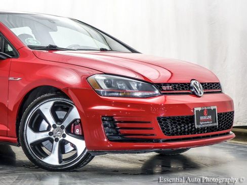 Used 2017 Volkswagen GTI Sport image 2