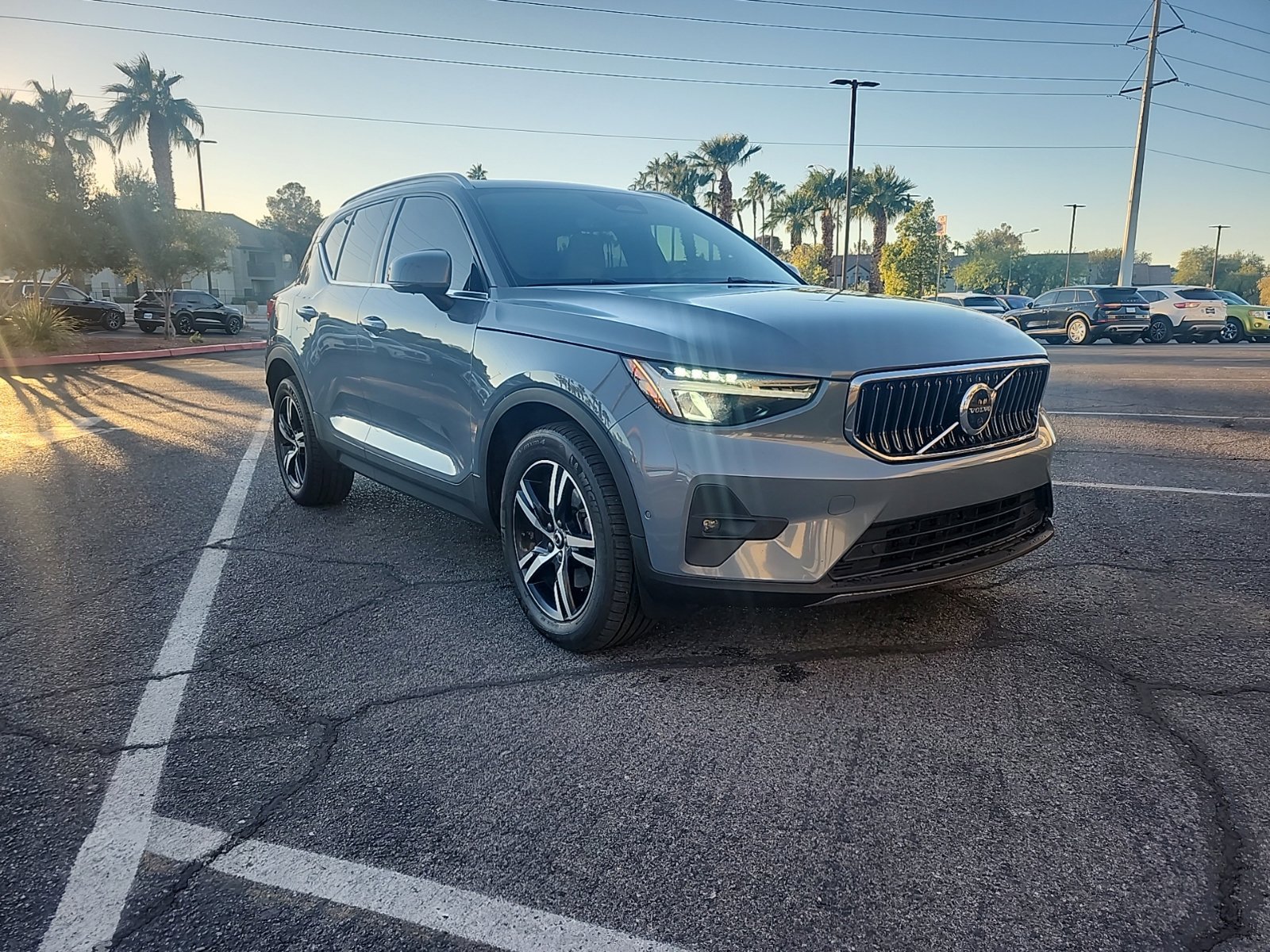 Used 2023 Volvo XC40 B5 Plus AWD/4WD image 2