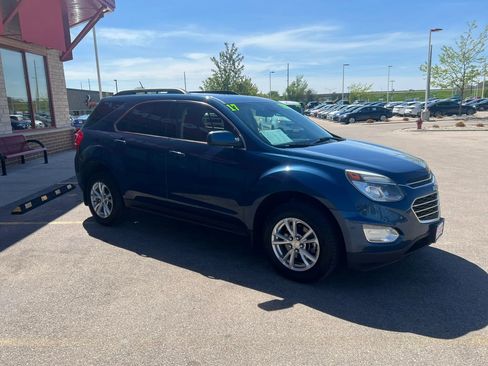 Used 2017 Chevrolet Equinox LT w/ Convenience Package AWD/4WD image 3