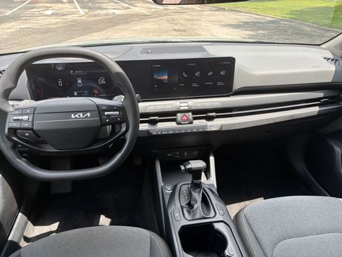 Used 2025 Kia K4 FWD image 28