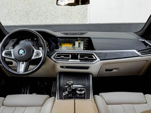 Used 2022 BMW X5 xDrive40i w/ M Sport Package image 22