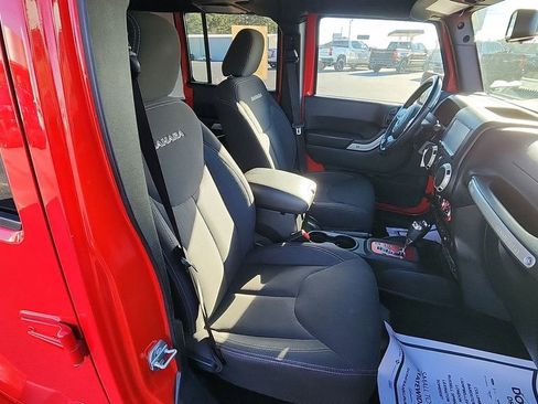 Used 2017 Jeep Wrangler Unlimited Sahara w/ Dual Top Group image 28