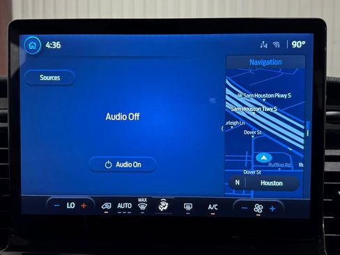 Used 2023 Ford Transit 350 XLT image 4