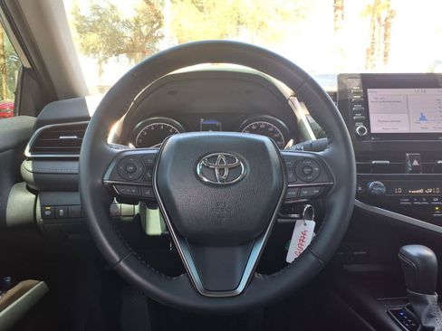 Used 2024 Toyota Camry SE FWD image 17
