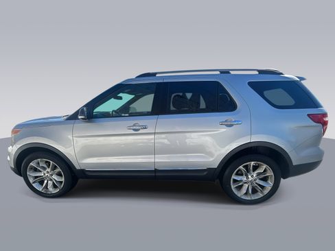 Used 2014 Ford Explorer XLT w/ Equipment Group 202A image 6
