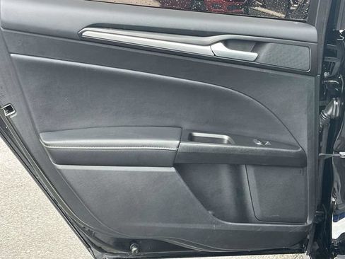 Used 2017 Ford Fusion Titanium FWD image 16