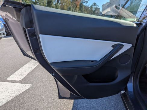 Used 2022 Tesla Model Y Performance image 26