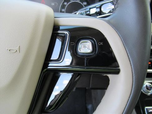 Used 2022 Lincoln Corsair FWD w/ Premium Package image 24