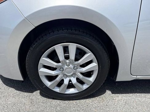 Used 2015 Toyota Corolla LE FWD image 4