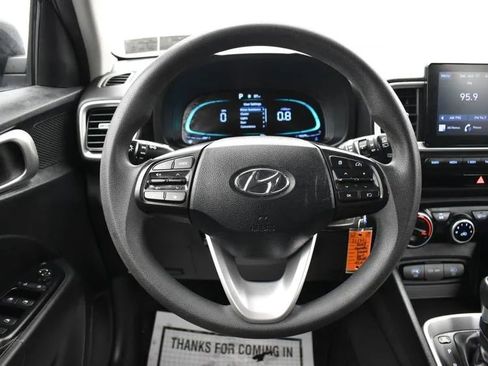 Used 2023 Hyundai Venue SE image 20