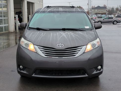 Used 2015 Toyota Sienna Limited image 11
