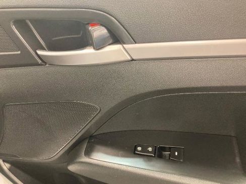 Used 2019 Hyundai Elantra SE w/ Cargo Package image 33