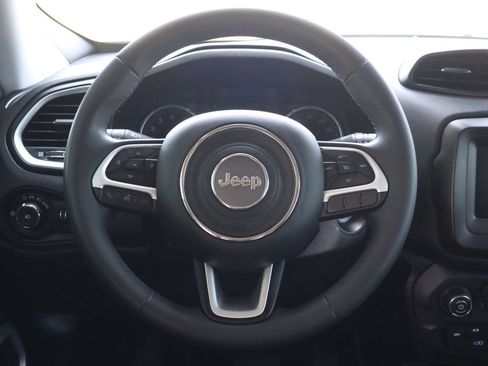 Used 2020 Jeep Renegade Latitude FWD image 18