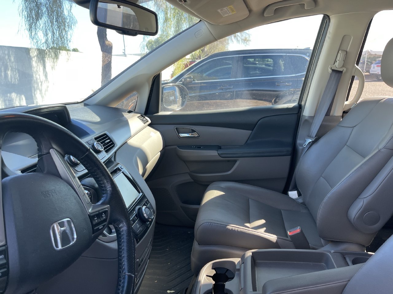 Used 2016 Honda Odyssey Touring Elite image 9