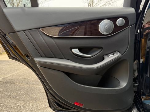 Used 2019 Mercedes-Benz GLC 300 4MATIC w/ AMG Line image 15