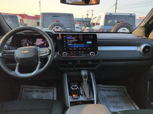 Used 2025 Chevrolet Colorado LT AWD/4WD image 12