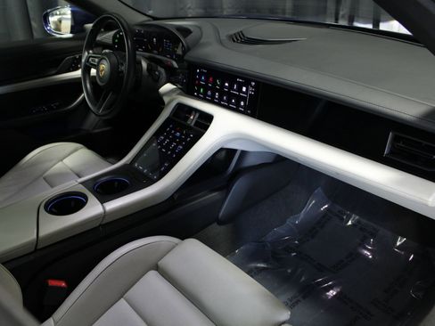 Certified 2021 Porsche Taycan image 28