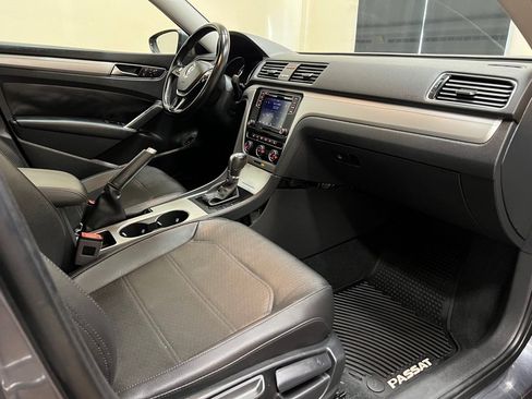 Used 2019 Volkswagen Passat 2.0T Wolfsburg w/ Wheels & Sunroof Package image 36