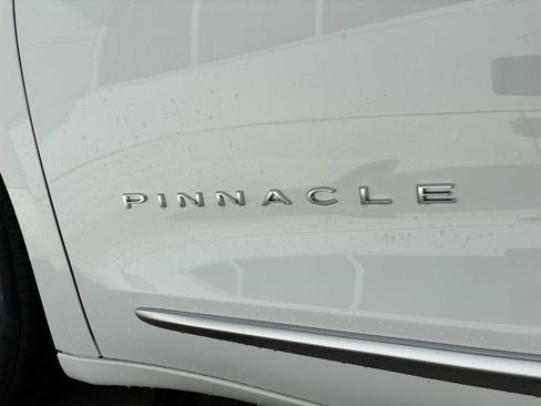 New 2026 Chrysler Pacifica Pinnacle image 7